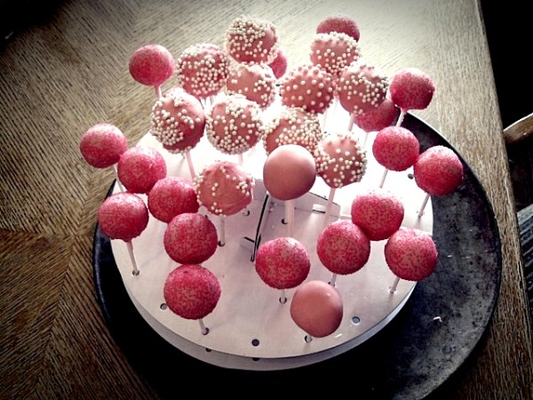 Pink cake pops.